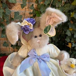 NIB - 14 inch Tulip bunny and her Ducky from the Bearington Collection.